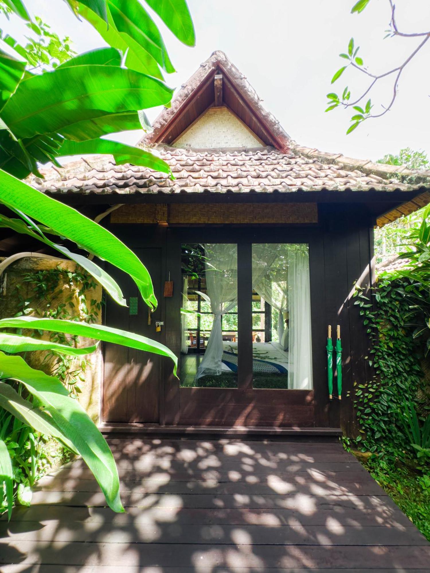 Ubud Sari Health Resort Exterior photo